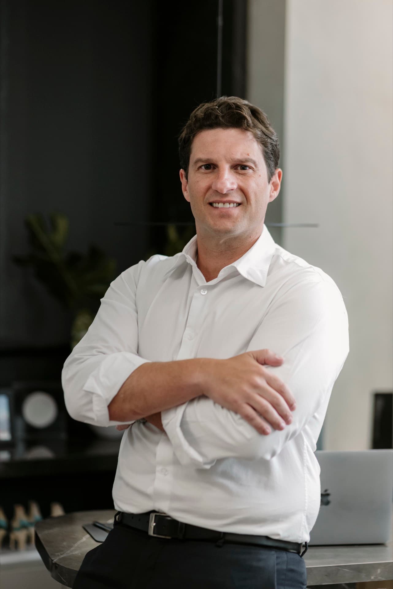 Dr. Eduardo Castro
